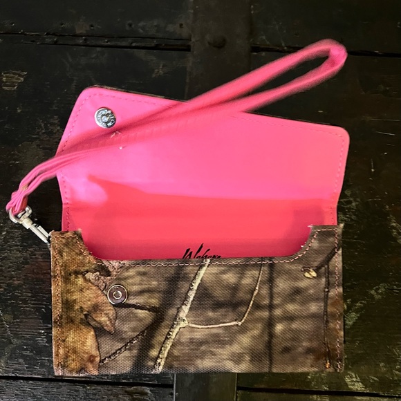 NWOT Webers Camoleather Mossy Oak/pink womens wallet. - Picture 3 of 9